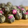 HERBATA KWITNĄCA BIAŁA I ZIELONA LICHI BALL - KARMEL. 1szt