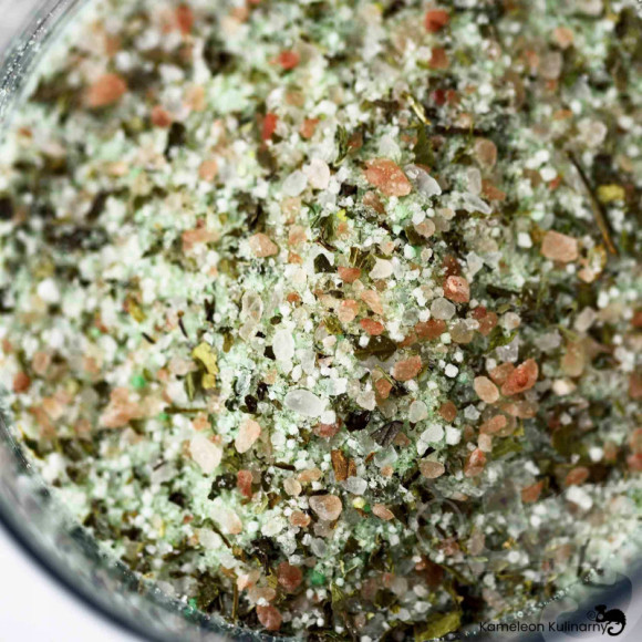 ZIOŁOWO-EUKALIPTUSOWA SÓL DO KĄPIELI ziołowa 200g ZIOŁOWO-EUKALIPTUSOWA SÓL DO KĄPIELI ziołowa 200g