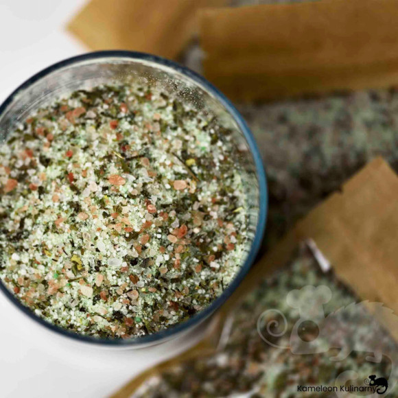 ZIOŁOWO-EUKALIPTUSOWA SÓL DO KĄPIELI ziołowa 200g ZIOŁOWO-EUKALIPTUSOWA SÓL DO KĄPIELI ziołowa 200g
