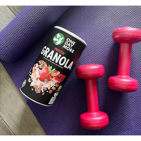 OneDayMore GRANOLA PROTEINOWA TRUSKAWKOWA 400g musli śniadanie 27% białka OneDayMore GRANOLA PROTEINOWA TRUSKAWKOWA 400g musli śniadanie 27% białka