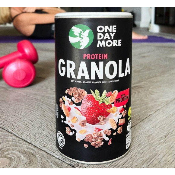OneDayMore GRANOLA PROTEINOWA TRUSKAWKOWA 400g musli śniadanie 27% białka OneDayMore GRANOLA PROTEINOWA TRUSKAWKOWA 400g musli śniadanie 27% białka